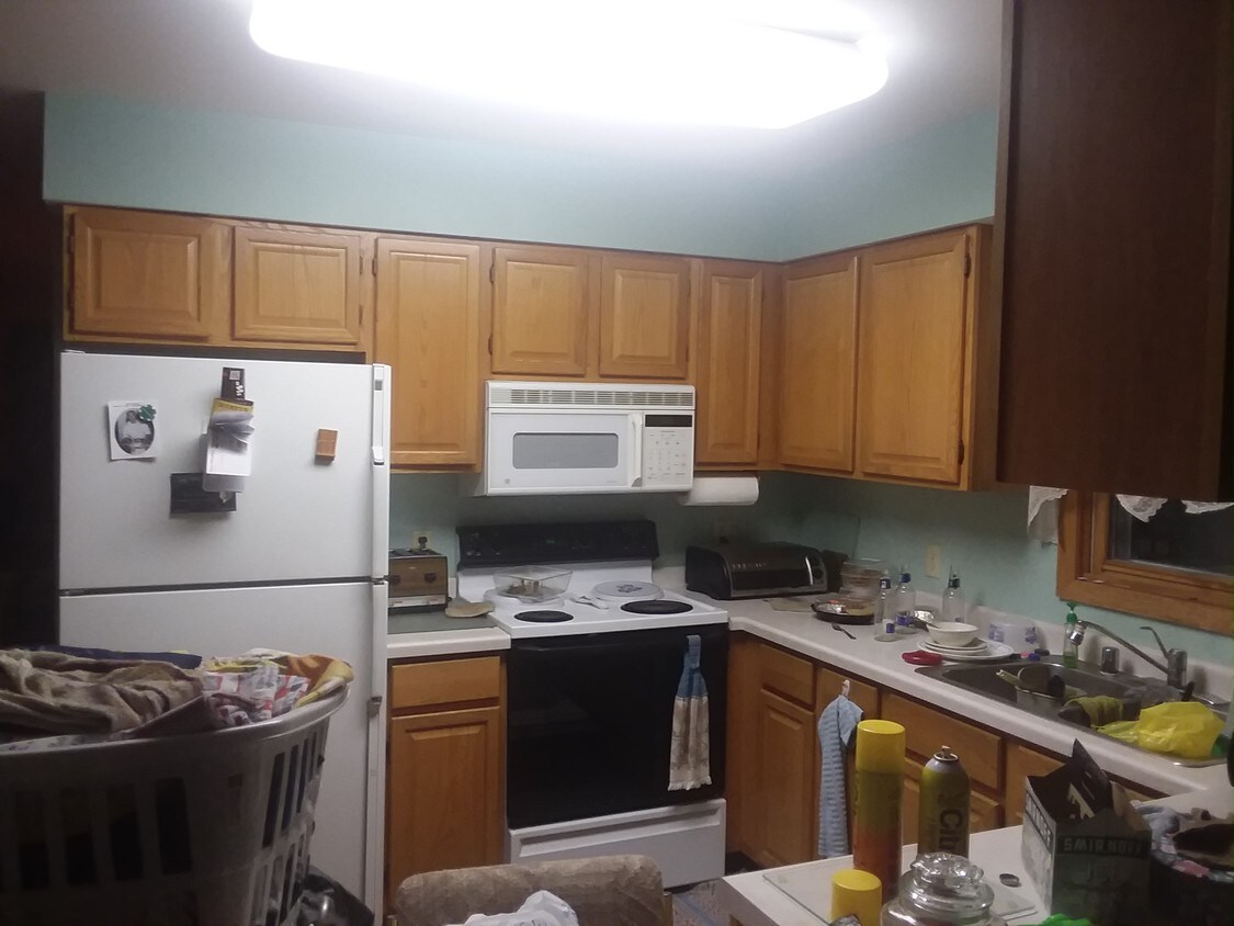 Kitchen - 2020 Providence Ct