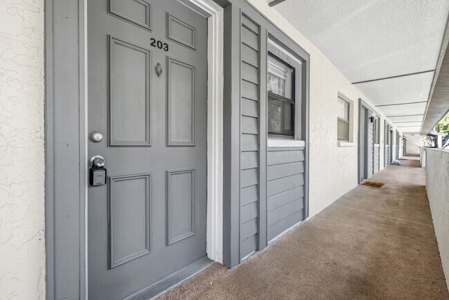 Building Photo - 2bed/2bath Condo Available in Imperial Oak...