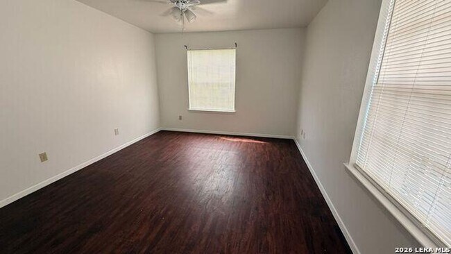 Foto del edificio - 2203 Creekside Ln