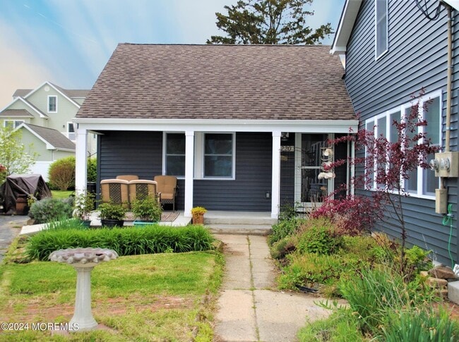 Building Photo - 1220 Maplewood Rd