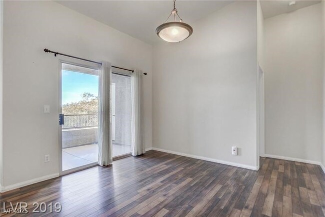 Building Photo - 905 Domnus Ln