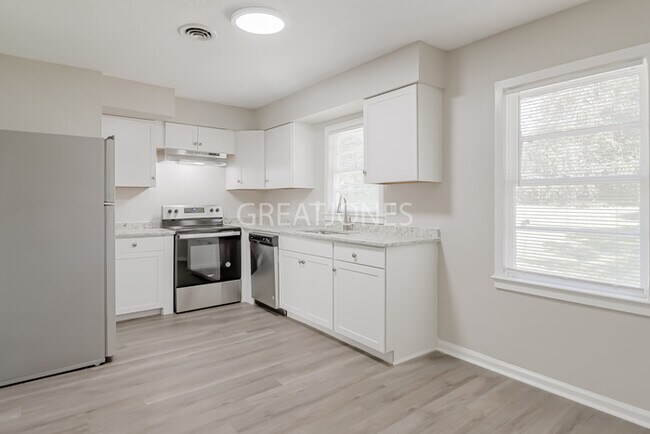 Building Photo - 4533 Sentry St
