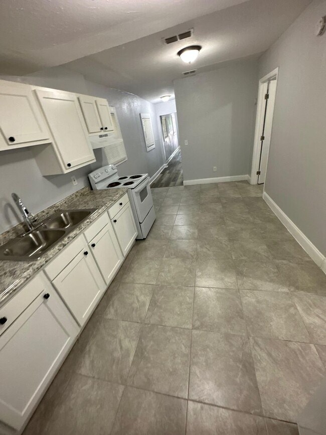 Building Photo - Fully Renovated 3/1 Single Family House Av...