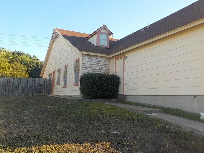 Building Photo - D.Schrager Properties2 (523 Cutty Trl)