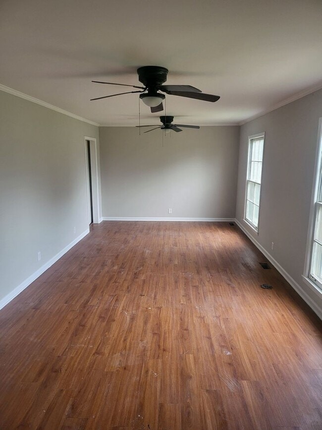 Building Photo - Nice ranch style house on great lot in Mad...