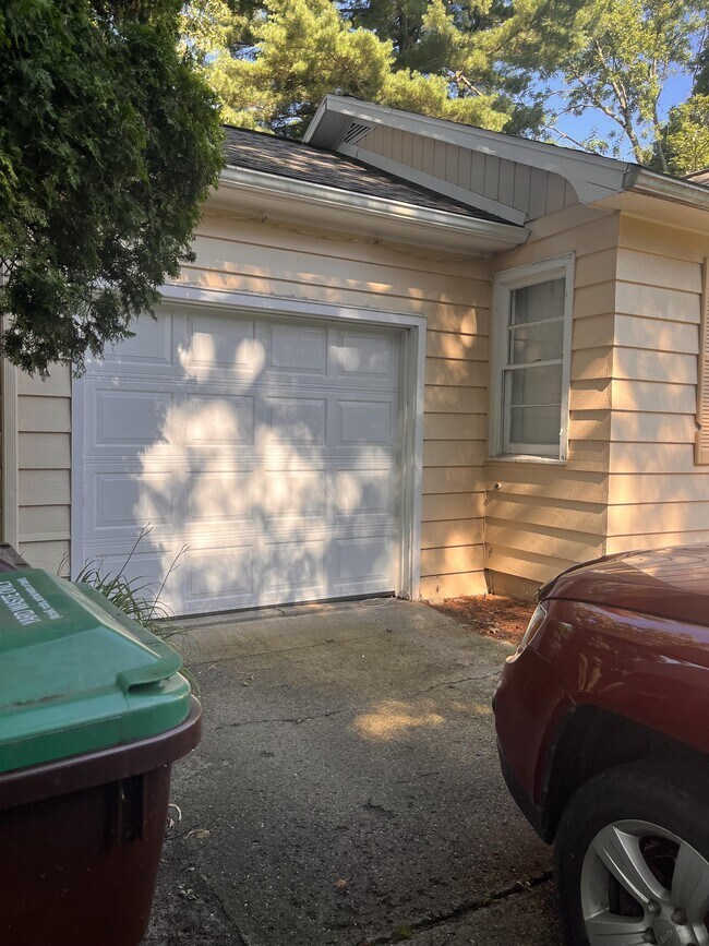 Building Photo - 513 Maple Ridge