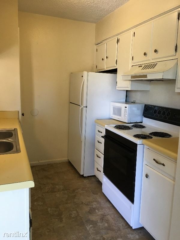 1051 Country Club Dr Unit 5, Seguin, TX 78155 Condo for Rent in