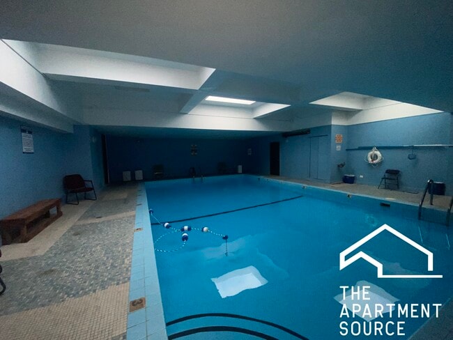 Foto del edificio - 3710 N Pine Grove Ave