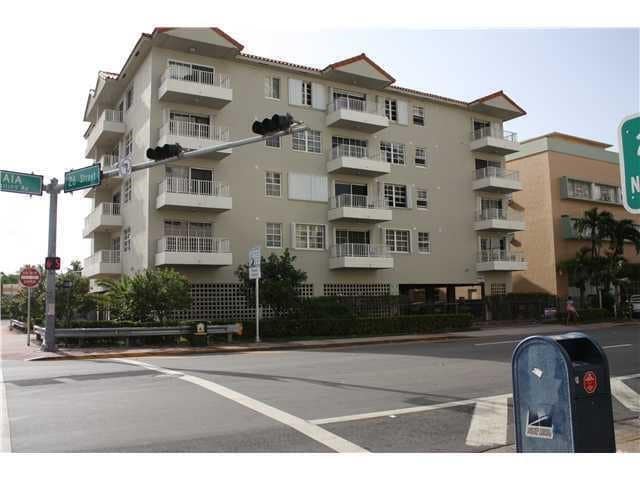 Building Photo - 2600 Collins Ave