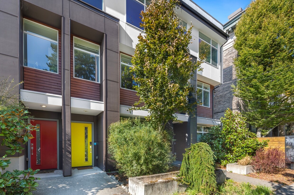 Primary Photo - 209 13th Ave E