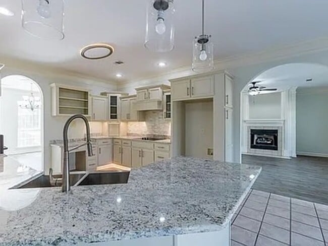 Building Photo - 4400 Chalice Dr