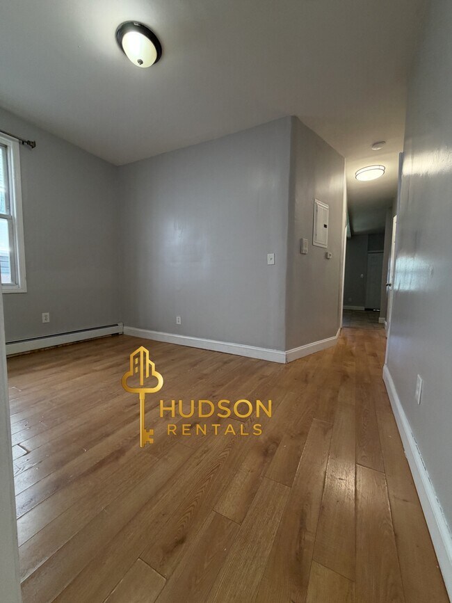 Building Photo - 168 Woodlawn Ave