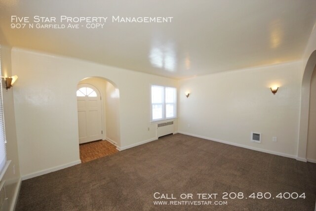 Building Photo - 907 N Garfield Ave