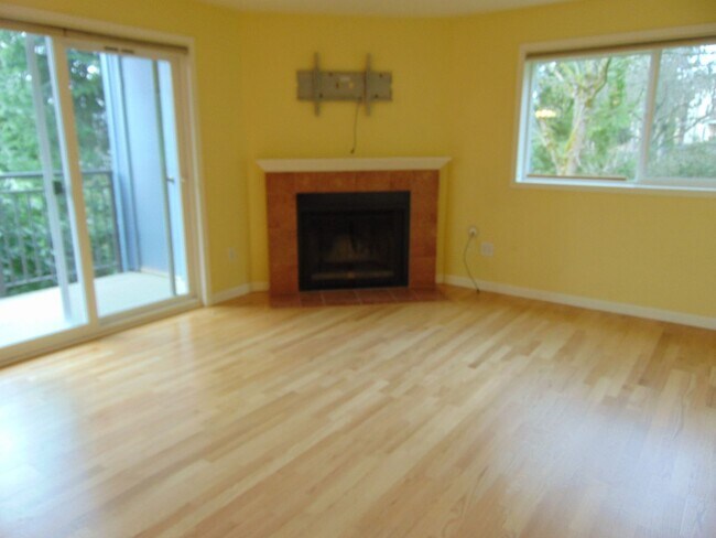 Building Photo - Beautiful 2bd, 2ba Condo Available in Perf...