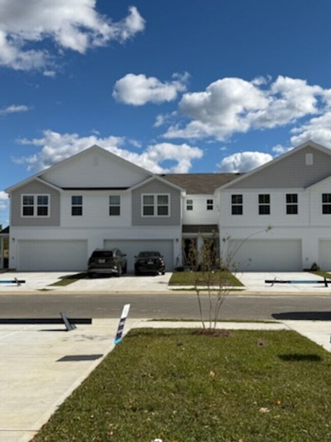 Building Photo - 237 Yolanda Dr