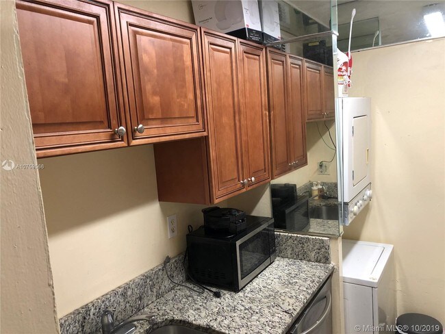 Building Photo - 10838 Royal Palm Blvd