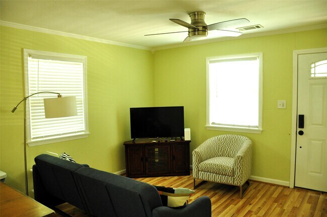 Foto del edificio - 4723 Polk St