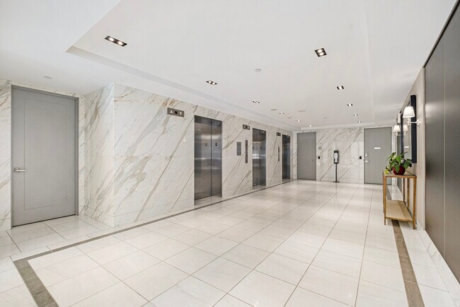 Building Photo - 111 Champagne Ave S