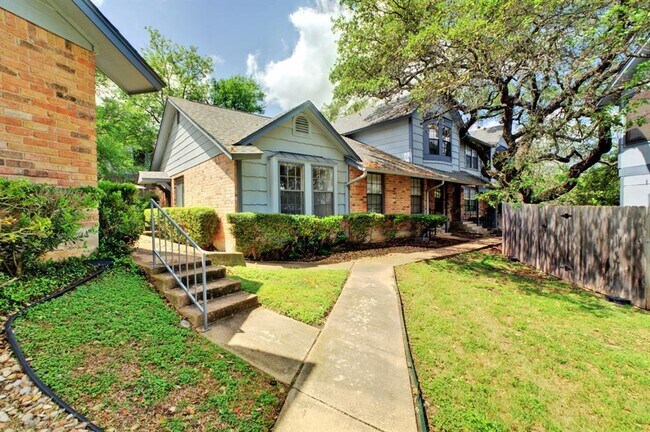 Foto del edificio - 1411 Gracy Farms Ln