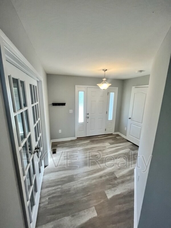 Building Photo - 2145 Silver Linden Dr
