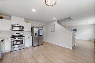 Building Photo - 17142 Carshalton Ct