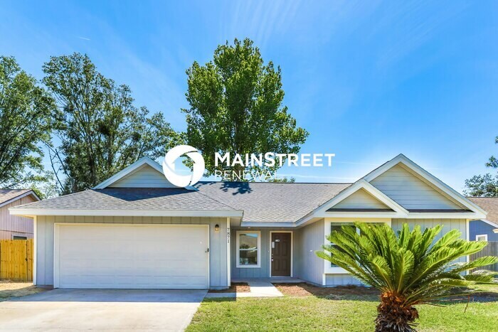 Foto principal - 3 Bedroom Pet-Friendly Home in Jacksonville, FL with Main Street Renewal