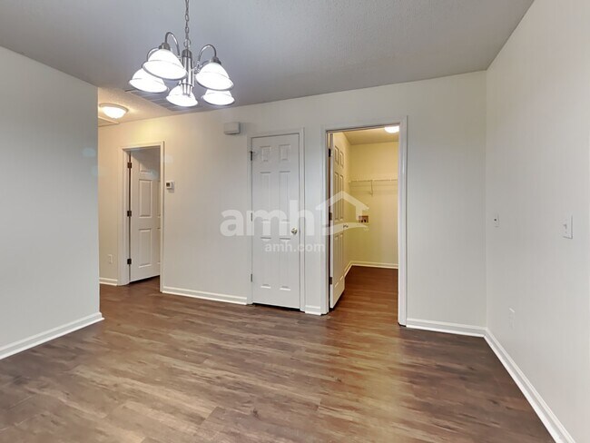 Foto del edificio - 3041 Maple Leaf Drive