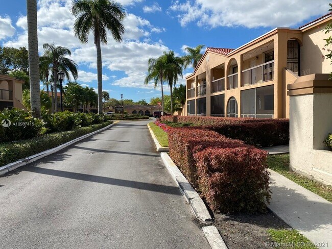 Foto del edificio - 18310 Mediterranean Blvd