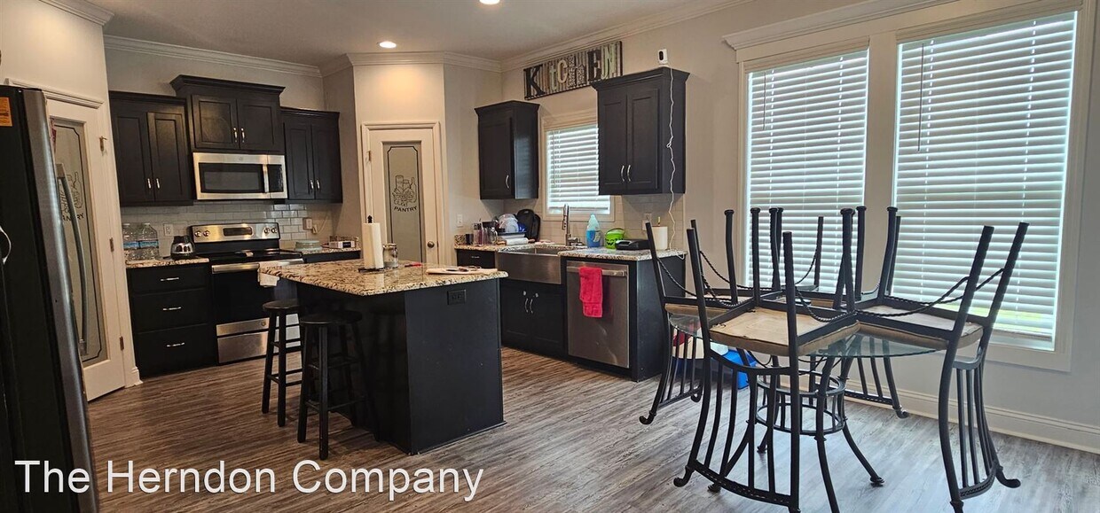 4 br, 2 bath House 3872 Betty's Place House Rental in Hahira, GA