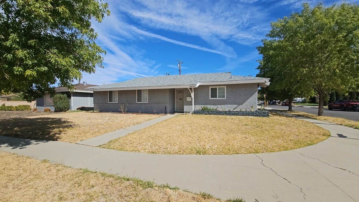 Foto principal - 45010 18th St W