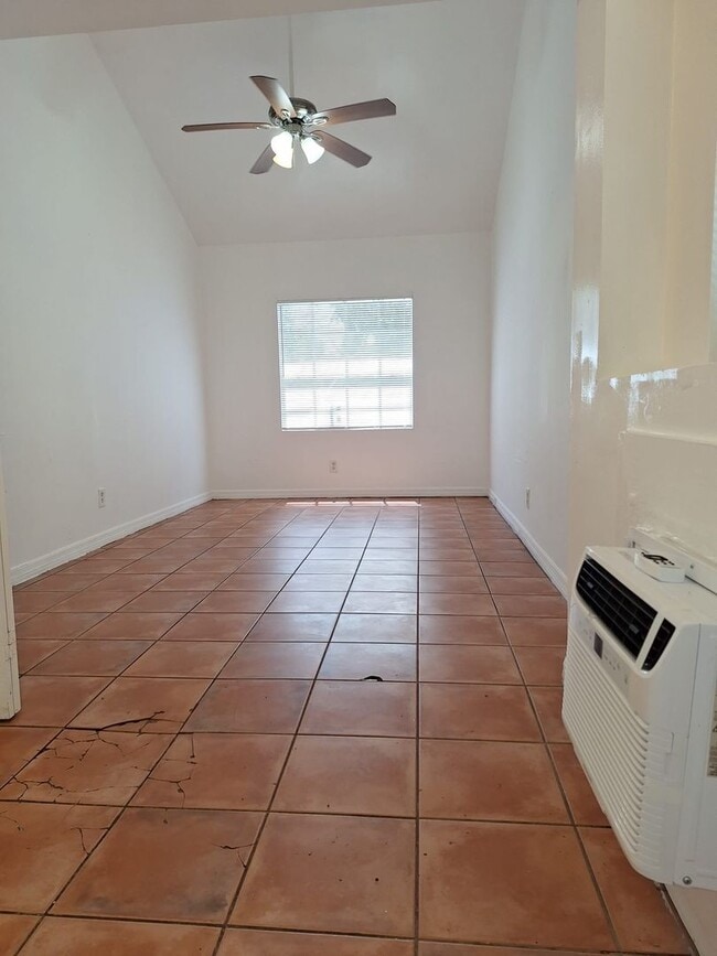 Foto del edificio - 715 NW 116th Terrace