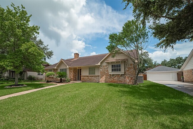 Foto del edificio - 3518 Rolling Green Ln