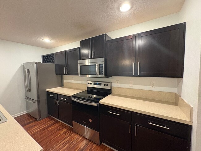 Building Photo - Great Townhome in Oakleaf with Garage!