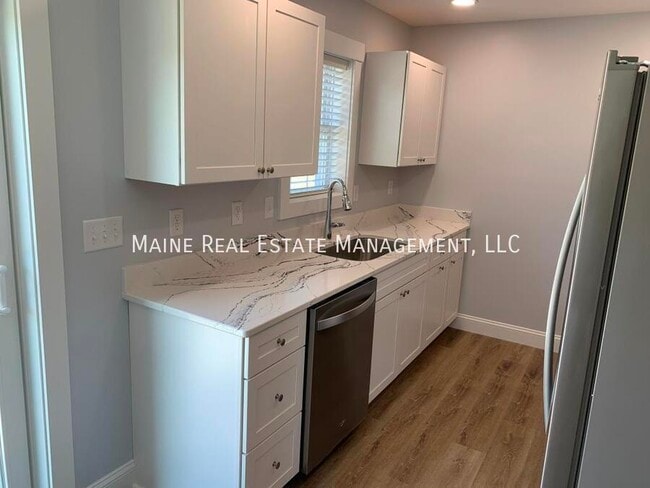 Building Photo - 208 Rocky Rdg Dr