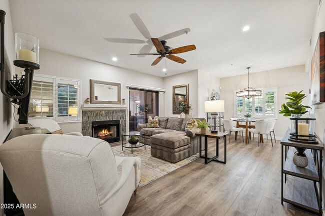 Foto del edificio - 15050 N Thompson Peak Pkwy