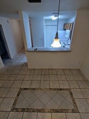 Foto del edificio - LEASE TERMS NEGOTIABLE  Walk To Santa Fe C...