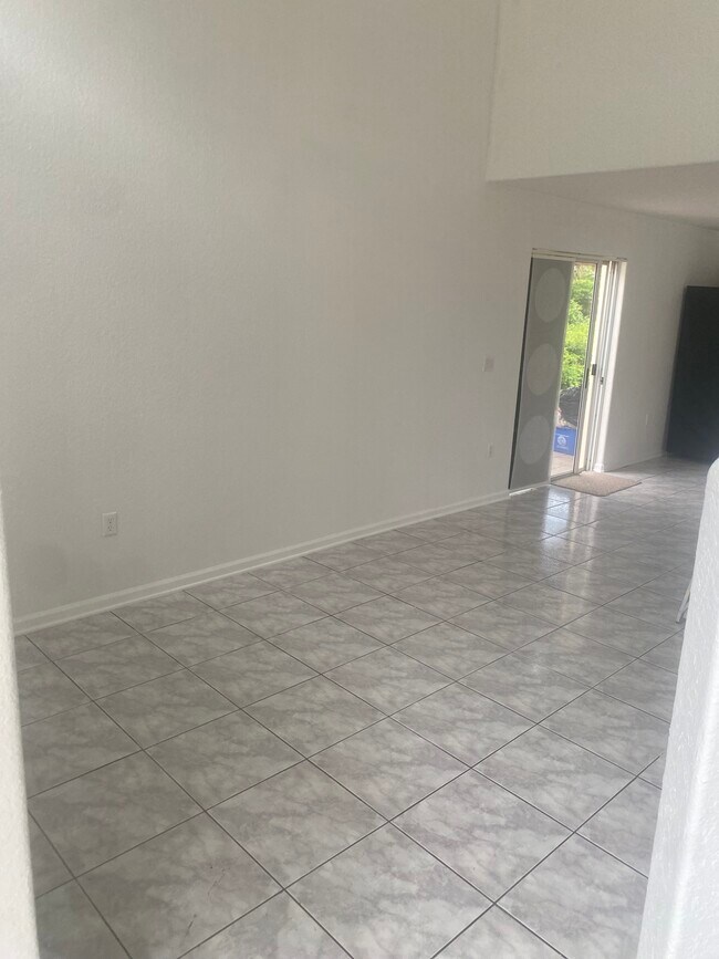 Foto del edificio - 9958 NW 18th St