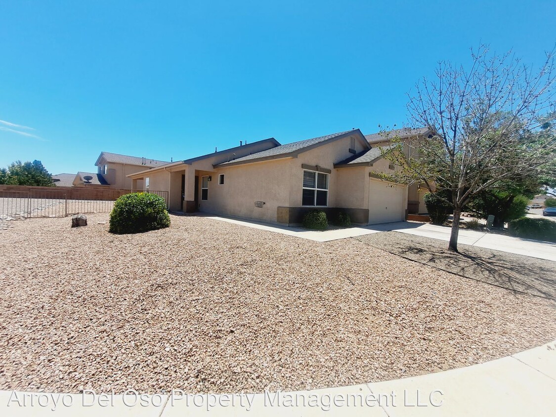 Primary Photo - 3 br, 2 bath House - 460 Blue Sage