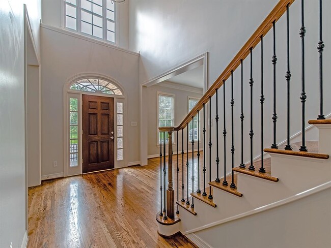 Building Photo - 4944 Tilbury Dr