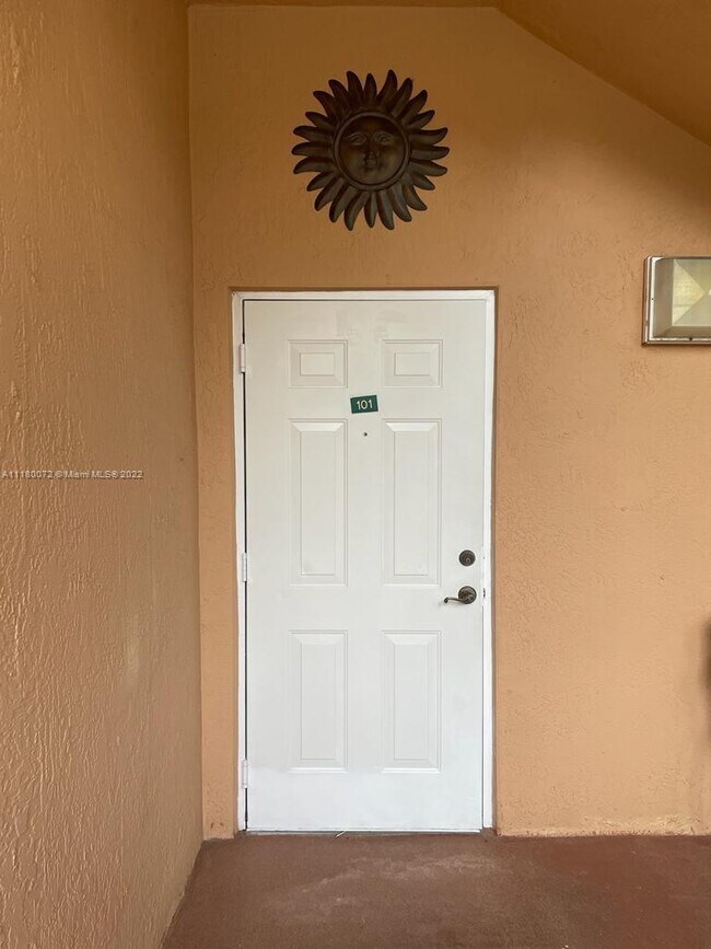Foto del edificio - 17710 NW 73rd Ave