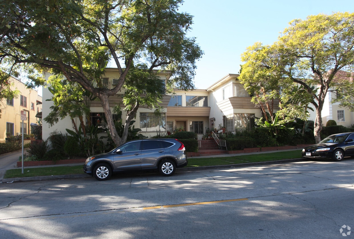 Building Photo - 3494 Rowena Ave