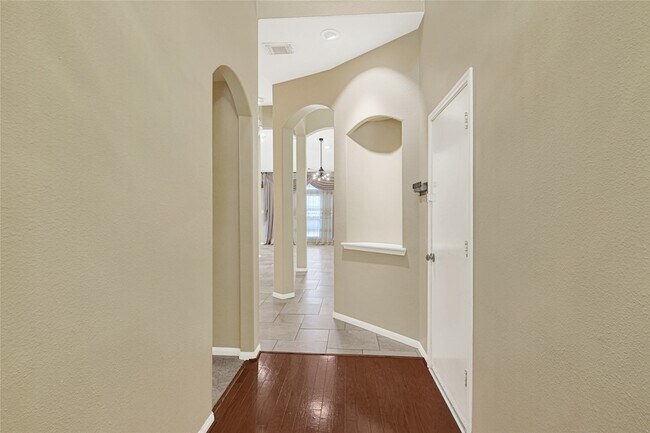 Foto del edificio - 18819 Forest Deer Rd