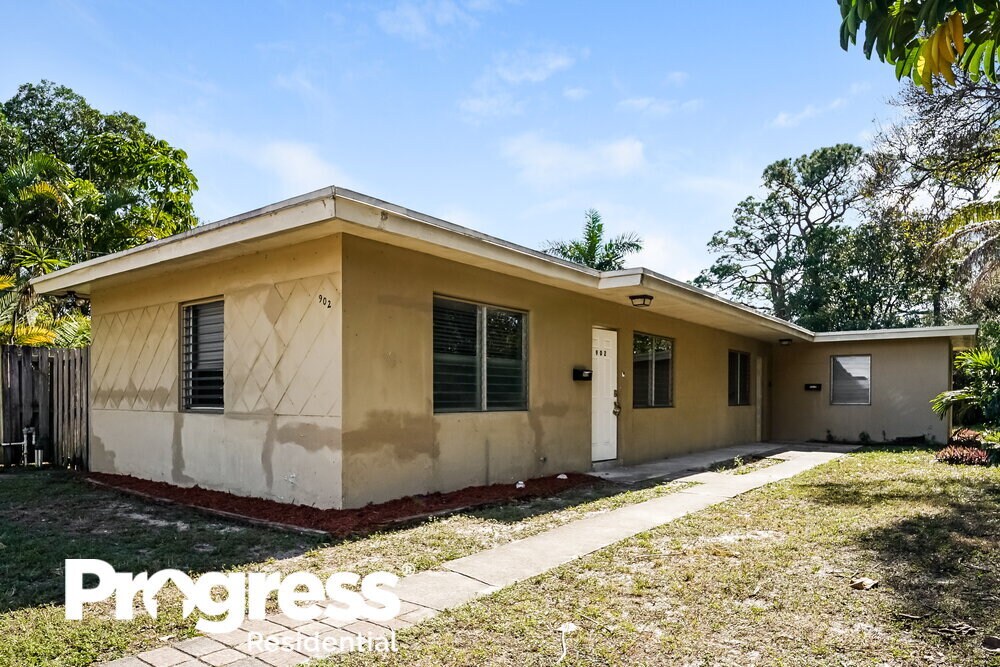 Foto principal - 902 NE 39th St