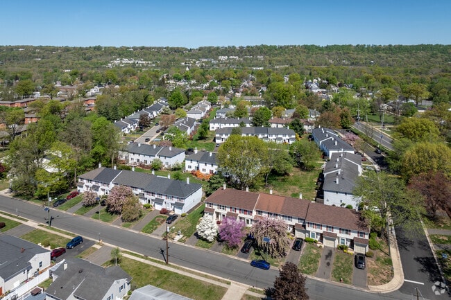Foto aérea - Middlesex Village Townhomes