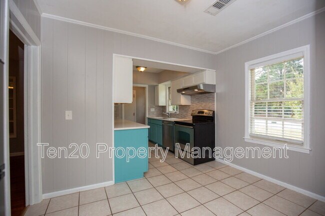 Building Photo - 1706 Wells Dr