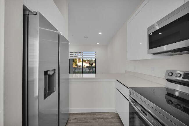 Foto del edificio - 4502 Orchid Blvd