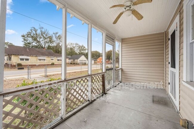 Photo - 2144 Banyan St House