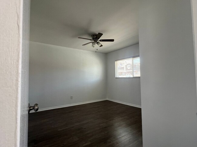 Foto del edificio - 2000 Carnegie Ln