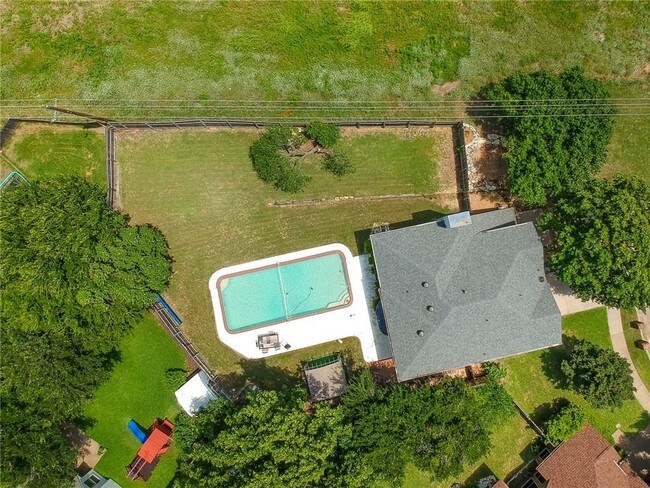 Building Photo - 1300 Indian Lake Trail