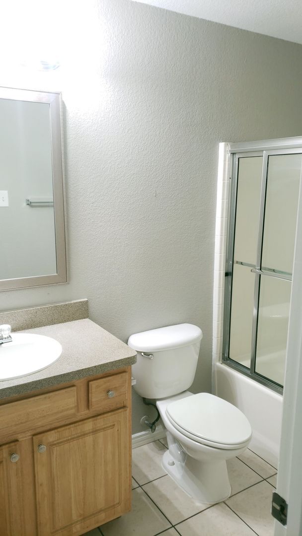 Foto del edificio - Great size Duplex for rent in Arlington!